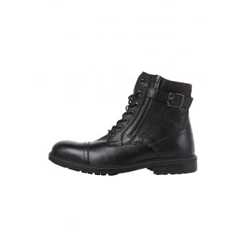 Bocanci de piele cu aplicatie cap-toe
