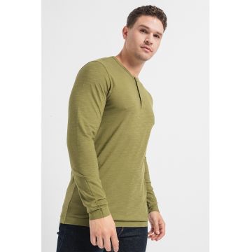 Bluza cu fenta cu nasturi