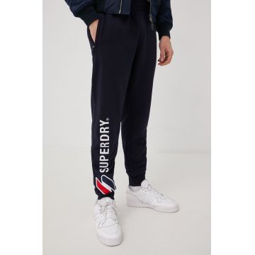 Superdry pantaloni de trening barbati, culoarea albastru marin, neted