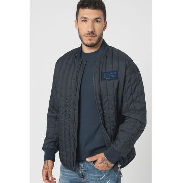 Jacheta usoara cu aplicatie logo