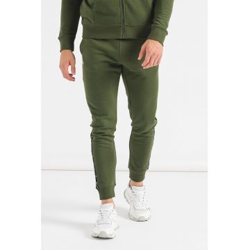 Pantaloni sport conici cu buzunare laterale
