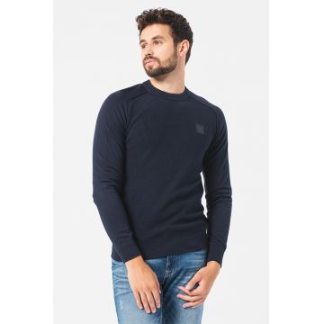 Pulover cu decolteu la baza gatului si maneci raglan Kesom