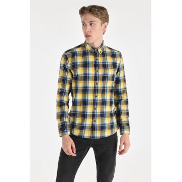 Camasa cu model in carouri si buzunar aplicat pe piept Camasa cu model in carouri si buzunar aplicat pe piept