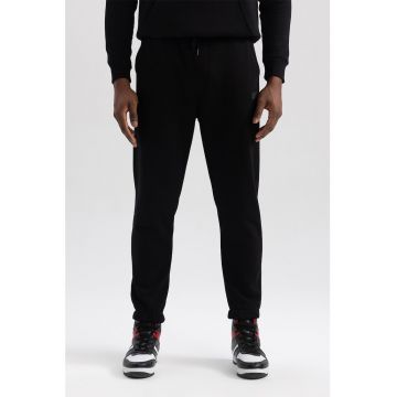 Pantaloni sport cu talie ajustabila