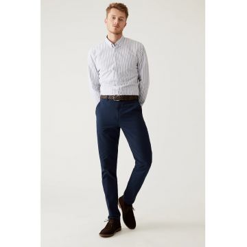 Pantaloni chino slim fit cu o curea