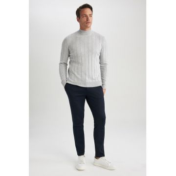 Pulover slim fit cu guler mediu