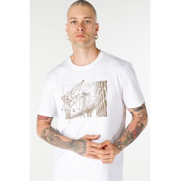 Tricou cu decolteu la baza gatului si imprimeu