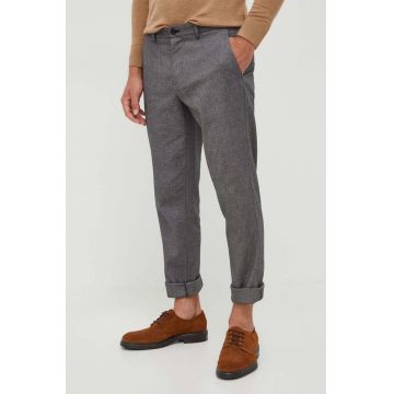 Sisley pantaloni barbati, culoarea gri, mulata