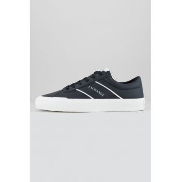 Pantofi sport low-cut de piele ecologica cu detaliu logo