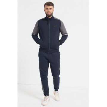 Trening cu model colorblock si uni
