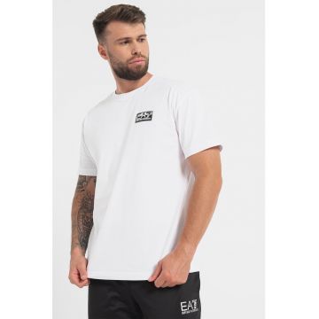 Tricou cu decolteu la baza gatului si logo
