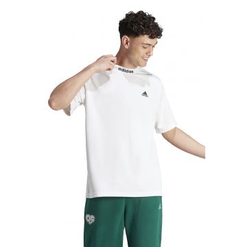 Tricou lejer cu decolteu la baza gatului