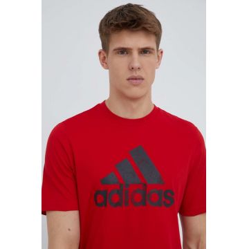 adidas tricou din bumbac HE4796 culoarea rosu, cu imprimeu