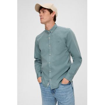Camasa slim fit cu guler fixat cu nasturi