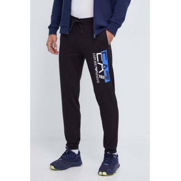 EA7 Emporio Armani pantaloni de trening din bumbac culoarea negru, cu imprimeu