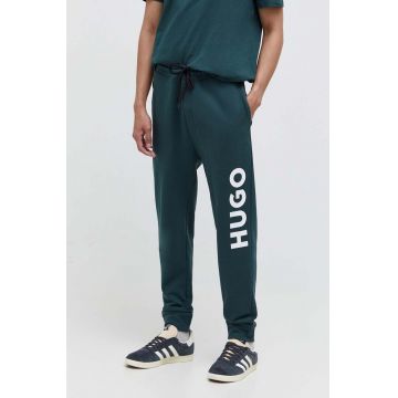 HUGO pantaloni de trening din bumbac culoarea verde, cu imprimeu 50473211