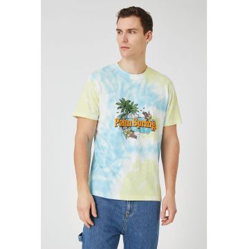 Tricou cu decolteu la baza gatului si imprimeu