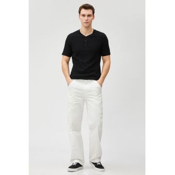 Tricou uni cu decolteu henley