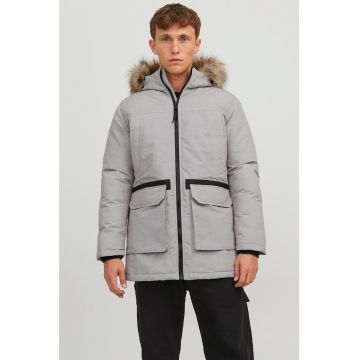 Geaca cu garnitura de blana sintetica