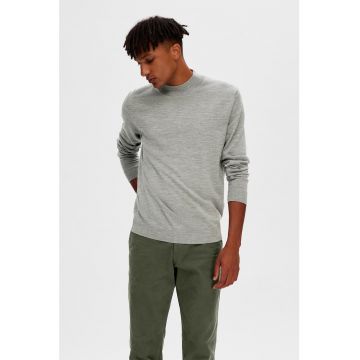 Pulover cu decolteu la baza gatului din amestec de lana merinos