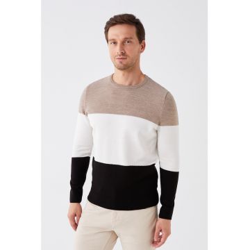Pulover cu decolteu la baza gatului si model colorblock
