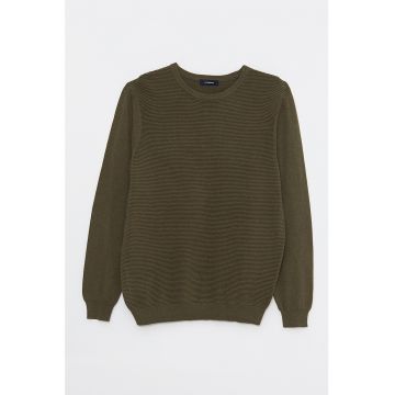Pulover cu decolteu la baza gatului si model texturat