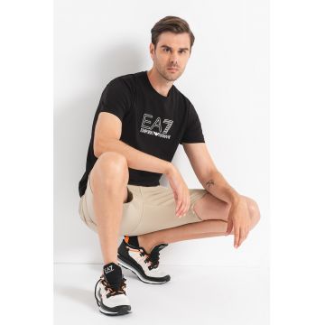 Tricou cu imprimeu logo si decolteu la baza gatului