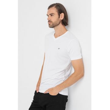 Tricou slim fit cu decolteu in V