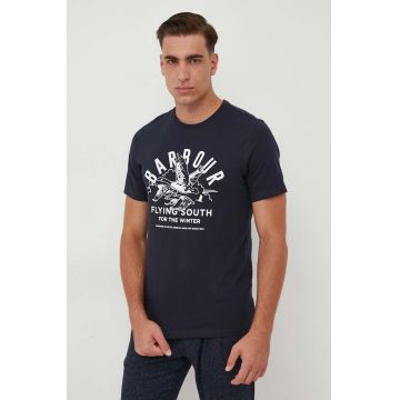 Barbour tricou din bumbac barbati, culoarea albastru marin, cu imprimeu