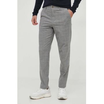 BOSS pantaloni barbati, culoarea gri, cu fason chinos