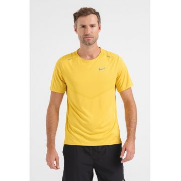 Tricou cu tehnologie Dri-Fit pentru alergare Rise 365