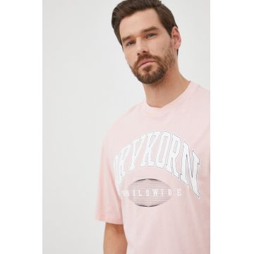 Drykorn tricou din bumbac culoarea roz, cu imprimeu