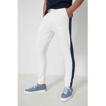 Medicine pantaloni de trening din bumbac barbati, culoarea bej, neted