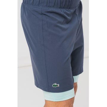 Pantaloni scurti cu logo discret