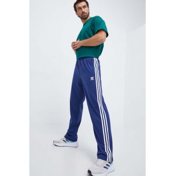 adidas Originals pantaloni de trening culoarea albastru marin, cu imprimeu
