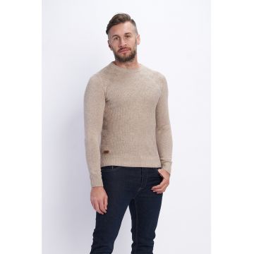 Pulover cu decolteu la baza gatului si maneci raglan