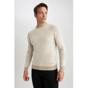 Pulover slim fit din tricot fin