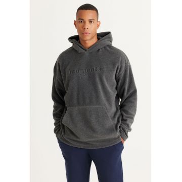 Hanorac supradimensionat din fleece cu text stantat Hanorac supradimensionat din fleece cu text stantat