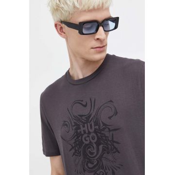HUGO tricou din bumbac barbati, culoarea gri, cu imprimeu