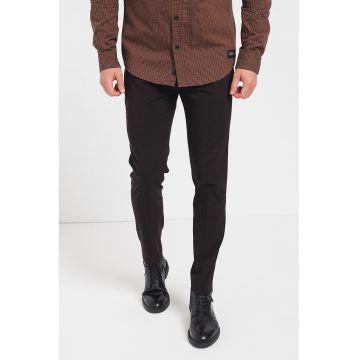 Pantaloni super slim fit cu model