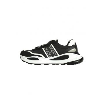 Pantofi sport cu insertii de plasa