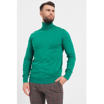 Pulover tricotat fin cu guler inalt