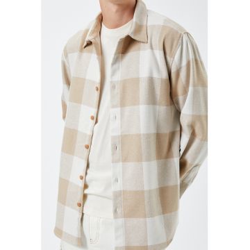 Camasa in carouri cu guler ascutit