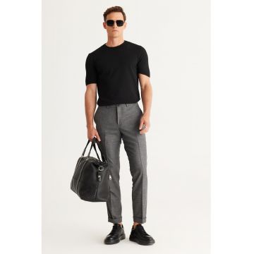 Pantaloni slim fit