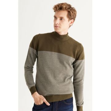 Pulover cu guler inalt si aspect colorblock Pulover cu guler inalt si aspect colorblock