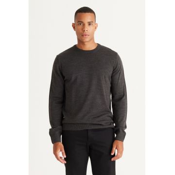 Pulover tricotat fin cu decolteu la baza gatului - Gri inchis