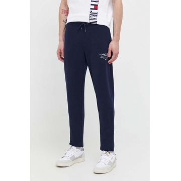 Tommy Jeans pantaloni de trening din bumbac culoarea albastru marin, cu imprimeu