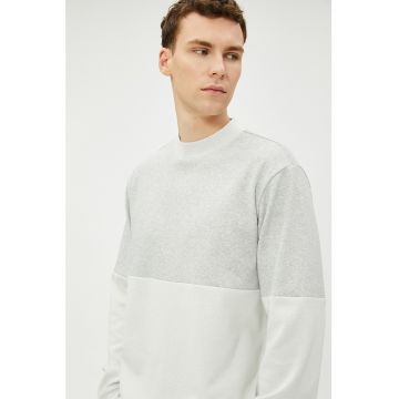 Bluza de trening cu decolteu la baza gatului