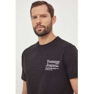 Tommy Jeans tricou din bumbac barbati, culoarea negru, cu imprimeu