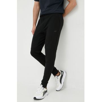 4F pantaloni de trening barbati, culoarea negru, neted